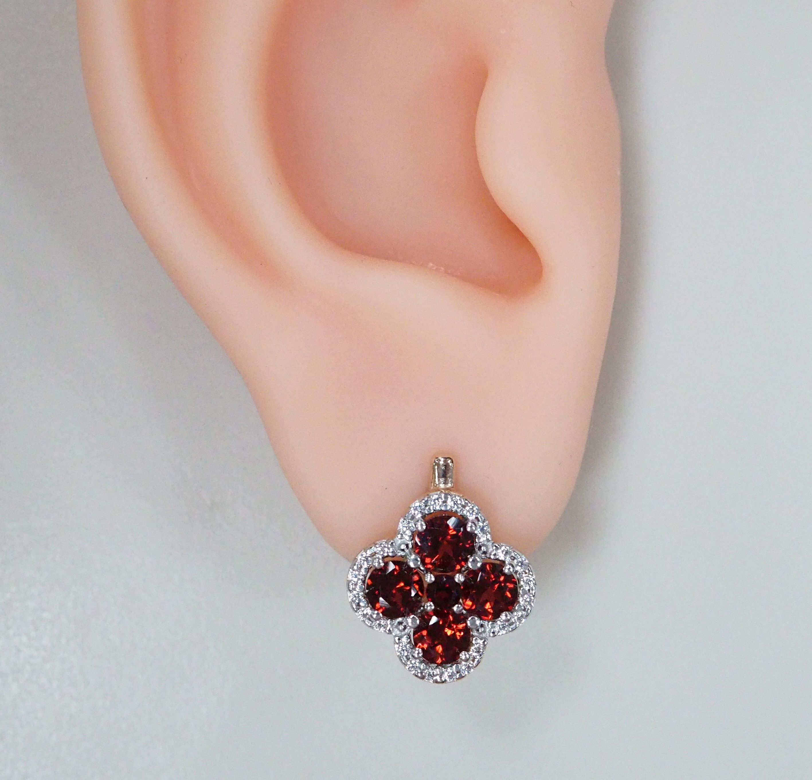 Серебряные серьги с гранатами "Клевер"